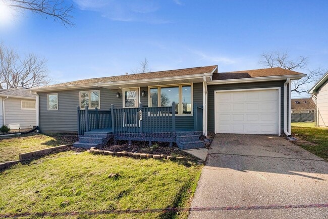 Primary Photo - Beautiful 3/4 bed 2 bath home in East Moline!
