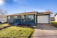 Building Photo - Beautiful 3/4 bed 2 bath home in East Moline!