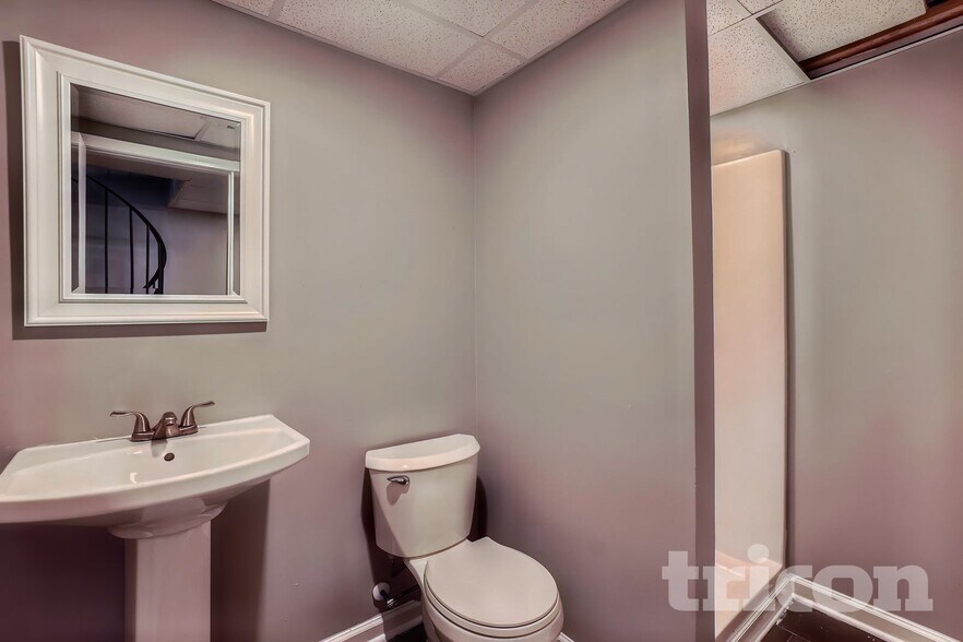 Building Photo - 2241 Wallingford Dr