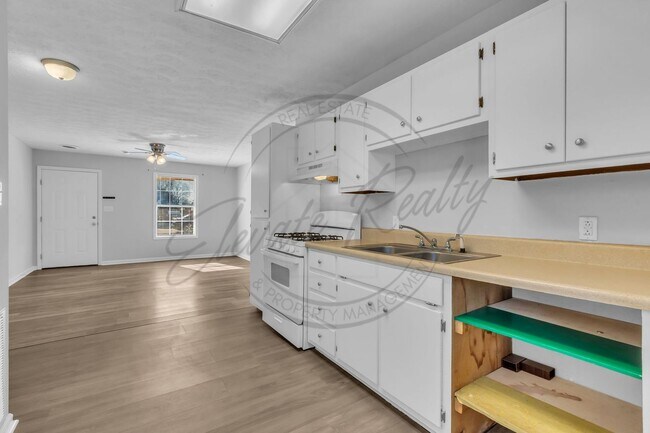 Building Photo - Affordable 2BR Ranch Duplex in N. Columbia — Move-In Special!