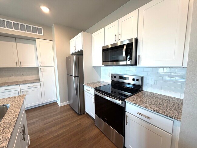 Building Photo - 1700 Daleside Ln