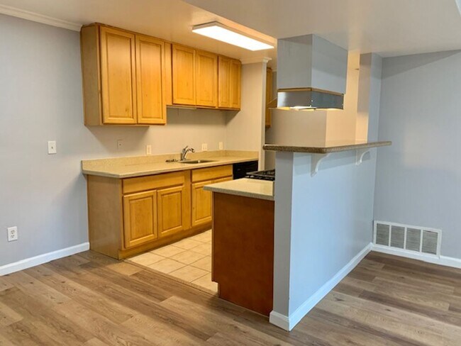 Building Photo - Great 1 bed 1 bath Condo in Pittsburg -- AVAILABLE NOW !!!