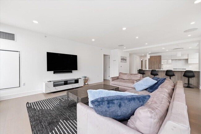 Building Photo - 9 Ave at Port Imperial