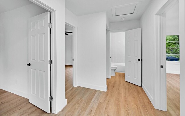 Building Photo - Newly remodeled 3 bedroom/2 baths coming s...