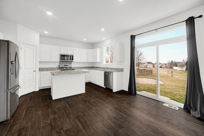 Building Photo - 2155 Greenview Dr