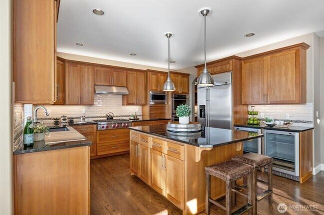 Building Photo - Luxury Living in sought after Sterling Woods