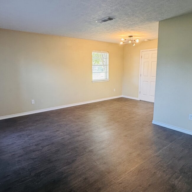 Building Photo - 6824 Camden Ln