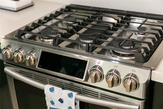 Building Photo - 7670 Simms St