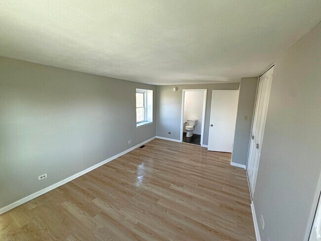 Building Photo - 908 Parker Dr