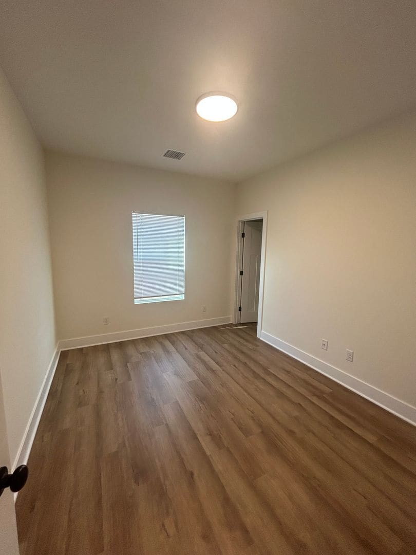 Building Photo - 17008 Kashmir St