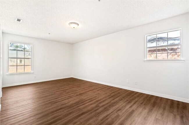 Building Photo - 1240 Lynchburg Ct