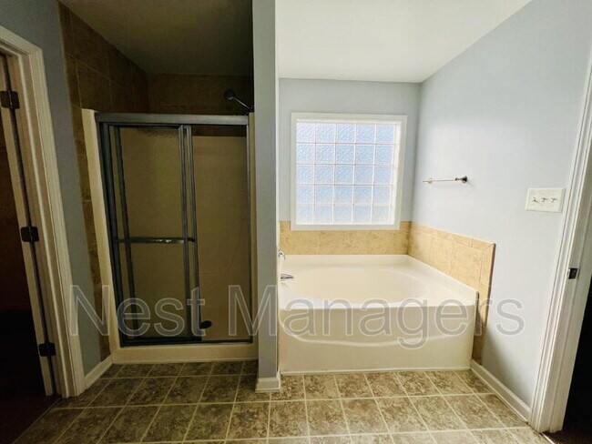 Building Photo - 641 Hogart St