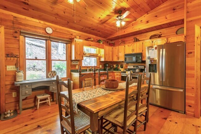 Building Photo - 9 Briar Creek Rd