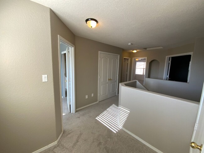 Building Photo - 4 Bedroom Home Available Near Unser Blvd N...