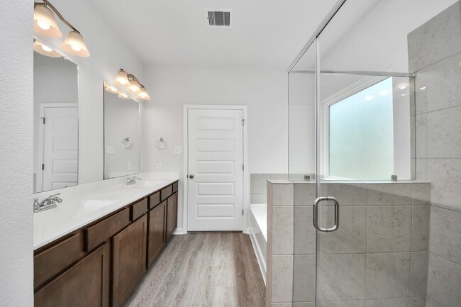 Building Photo - 15523 Foresail Ln