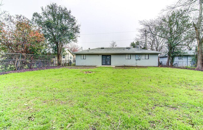 Building Photo - Windsor Park 3/2 unit TOTAL REMODEL!