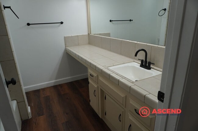 Building Photo - Spacious 4BR/2BA Bakersfield Home with Fireplace