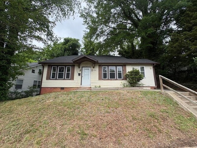 Building Photo - 2304 Montrose Ave