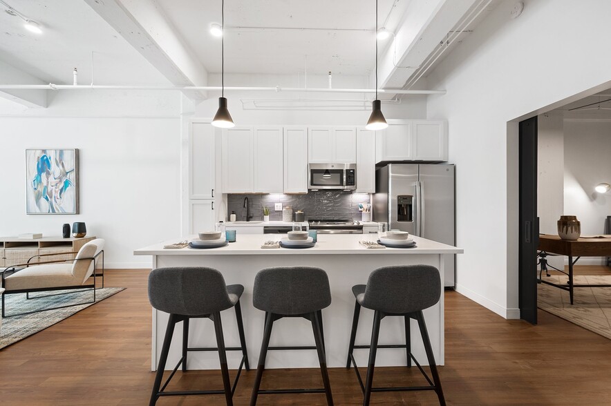 Primary Photo - The Victor Luxury Apartments