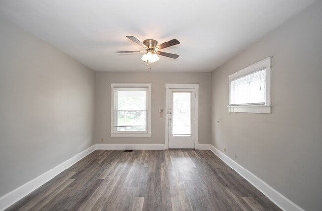 Building Photo - "Charming 3-Bed Duplex Retreat on E Ohio S...