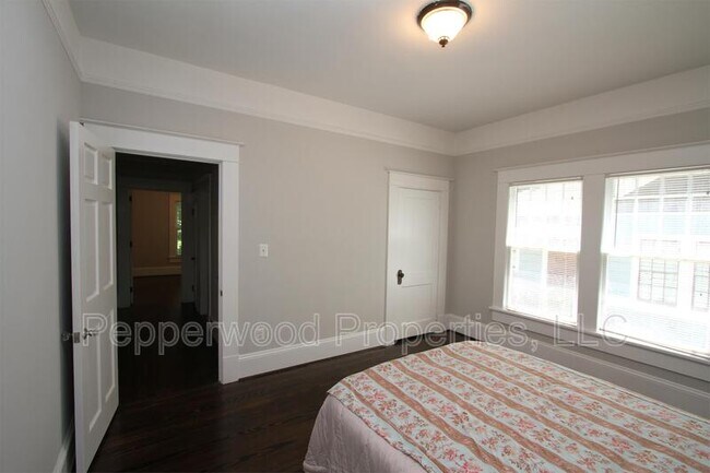 Building Photo - 550 Cecil Ct