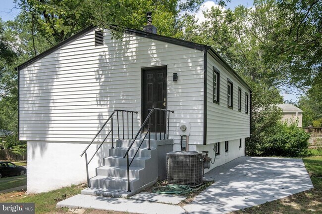 Building Photo - 3604 Halloway N