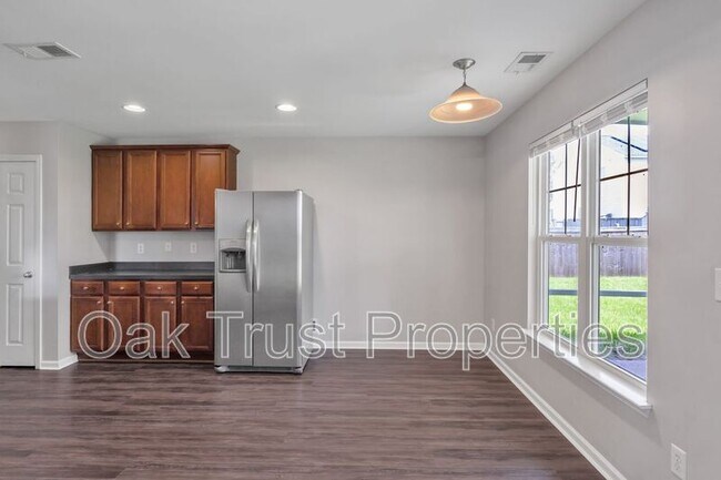 Building Photo - 438 Green Park Ln