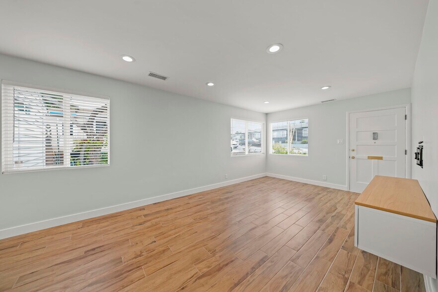 Building Photo - 6364 Osler St