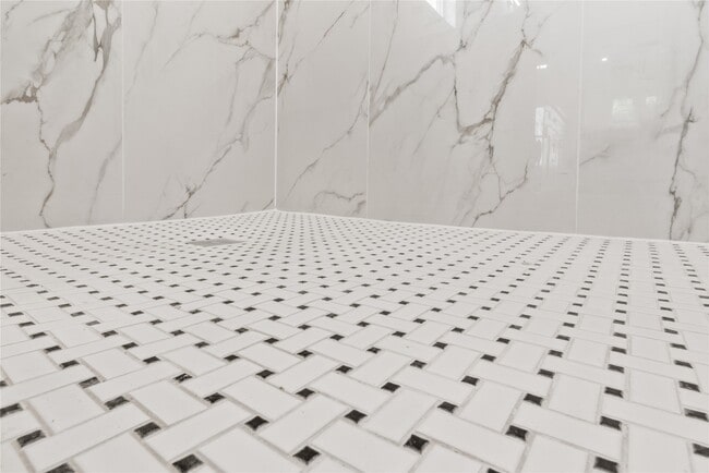 Building Photo - 6186 Eastland St