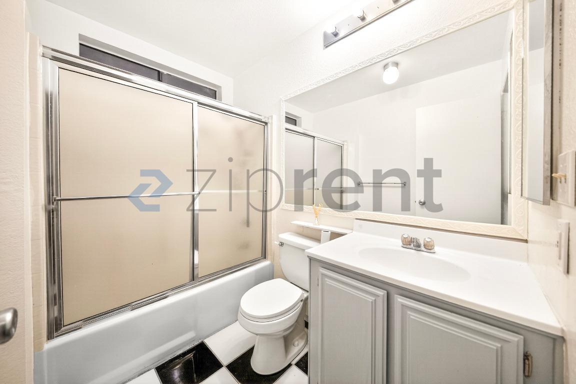 Building Photo - 1858 Park Cir Dr