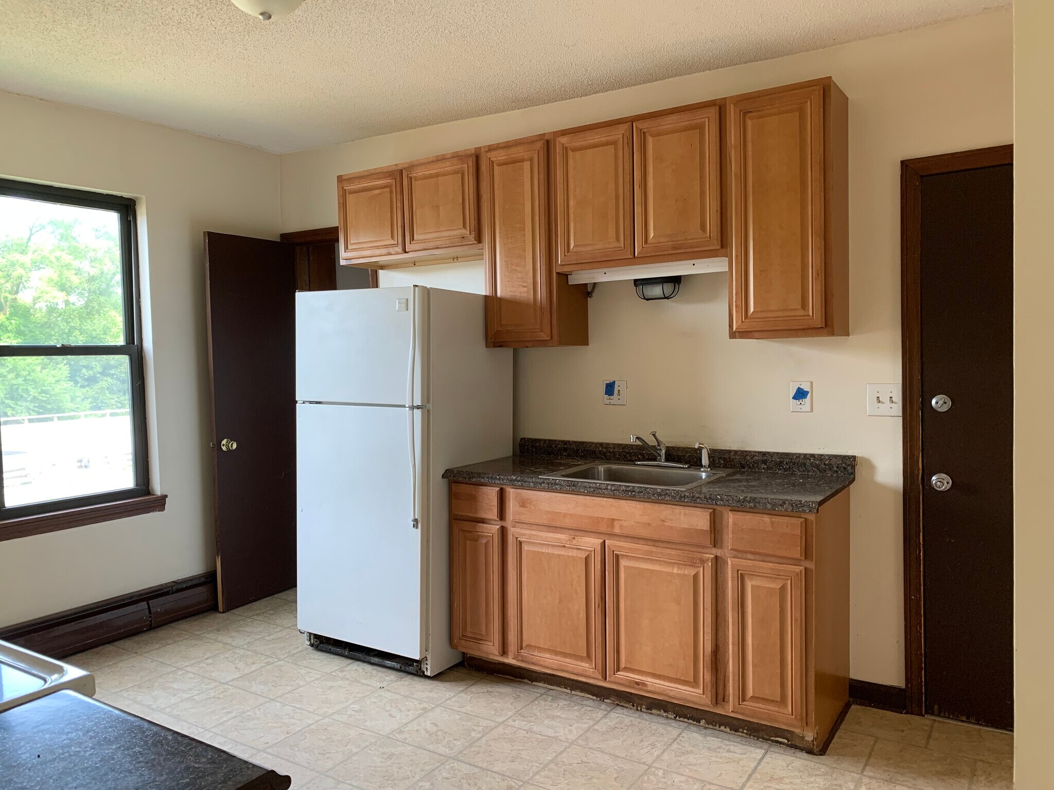 Building Photo - 4 Flower St