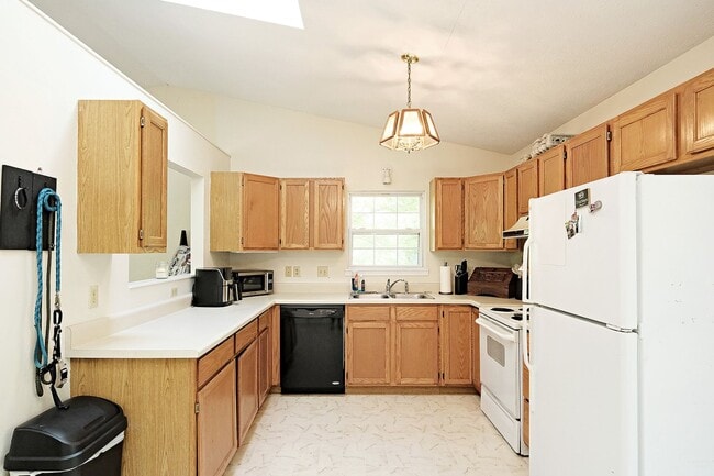 Building Photo - Pet-Friendly One-Level Lake Monticello Home