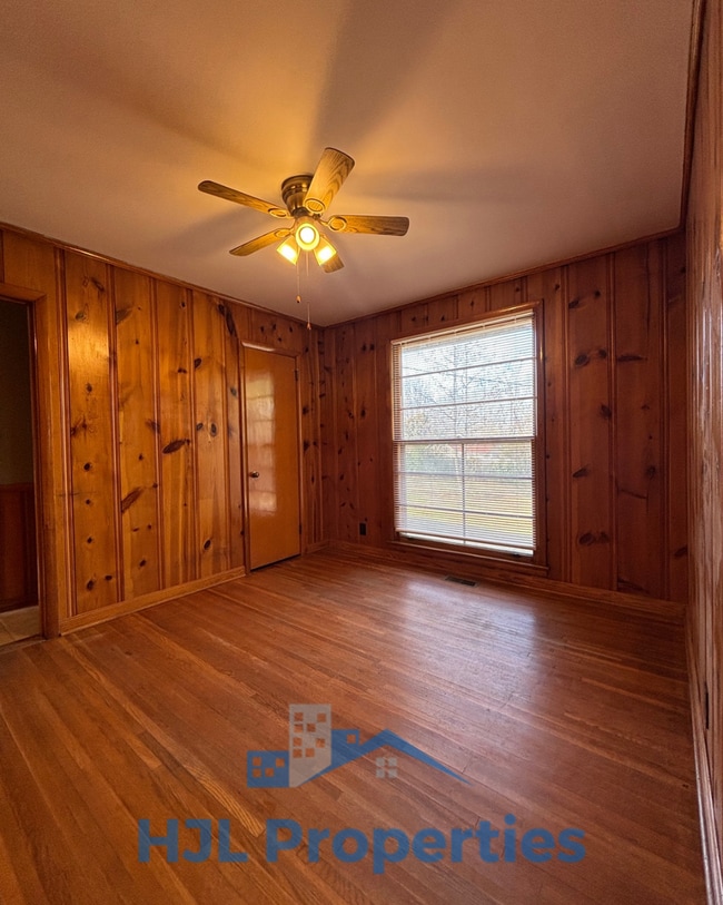 Building Photo - Gorgeous Donelson Ranch Home!