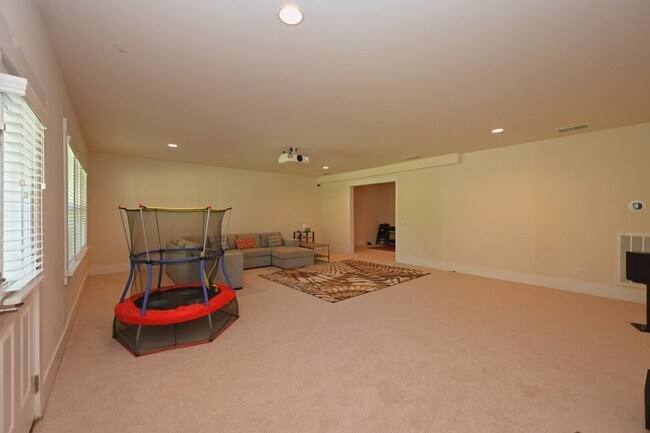 Building Photo - **EXECUTIVE HOME IN WILLIAMSON COUNTY WITH RARE WALK-OUT BASEMENT AND TONS OF STORAGE**