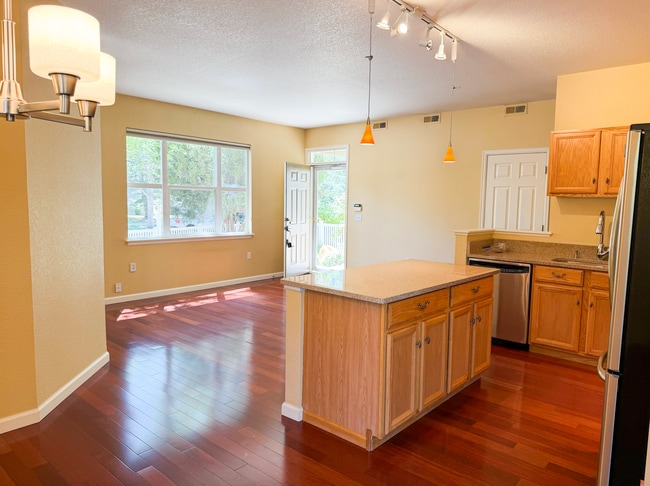 Building Photo - 635 Gooseberry Dr