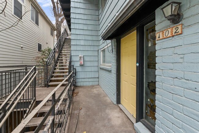 Building Photo - 2413 Leon St