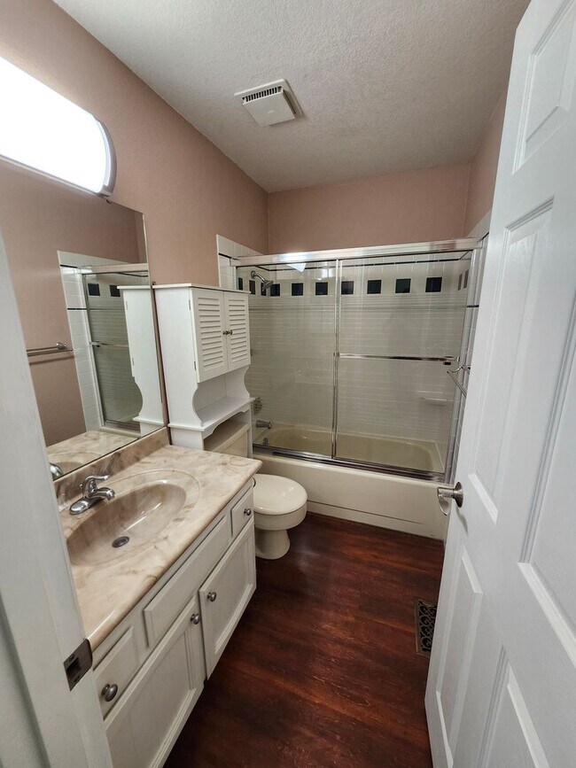 Building Photo - Centrally Located Richland Home, Close to Columbia Center Amenities!