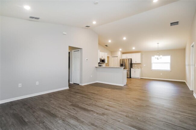 Building Photo - 645 Vittorio Dr