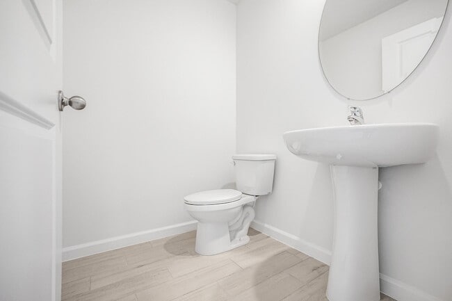 Building Photo - 621 Salisbury Cir