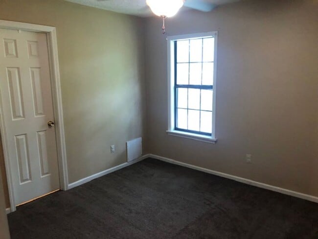 Building Photo - 1805 Holmes St