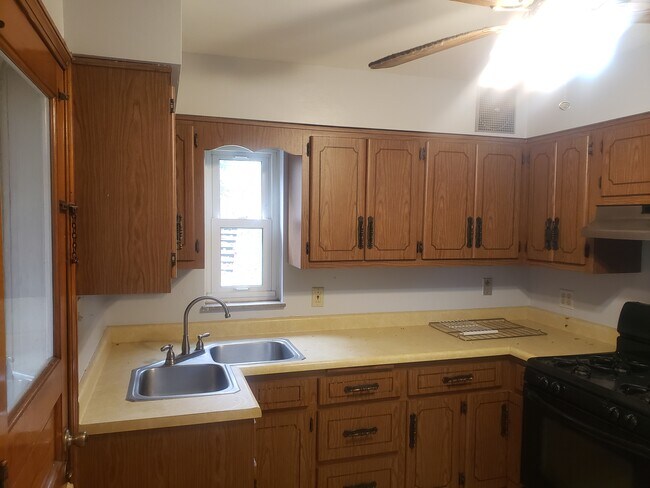 Building Photo - 215 Cheston St