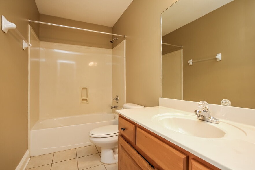 Building Photo - 5245 Charlotte Oak Cove