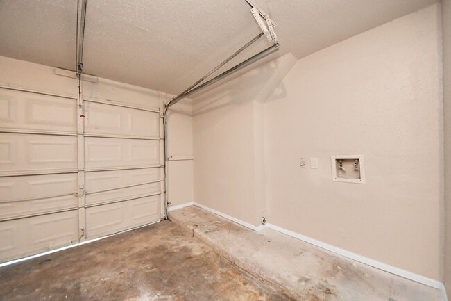 Building Photo - 16618 Lonesome Quail Dr