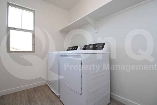 Building Photo - 2957 E Cherry Hill Dr