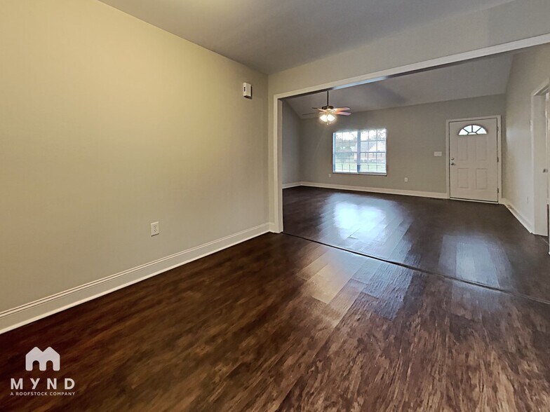 Building Photo - 722 Deans Ferry Rd