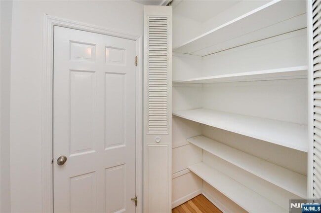 Building Photo - 20-30-30 Ridge Rd