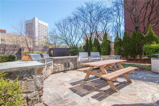 Building Photo - 4 Martine Ave