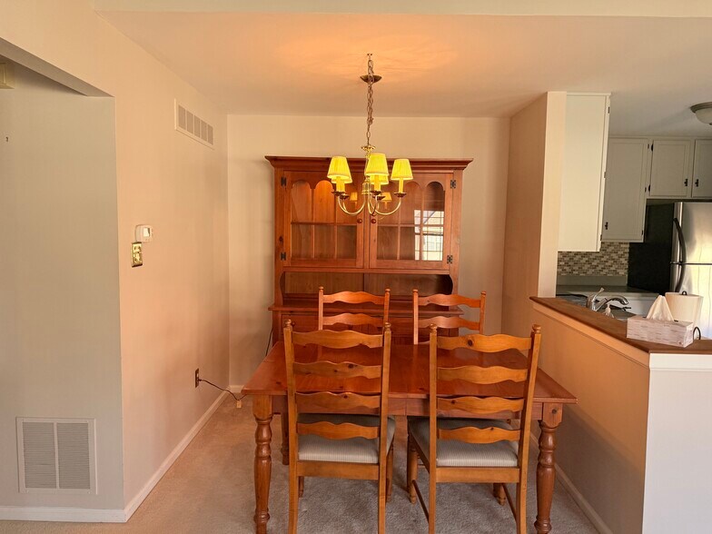 Dining Area - 1808 Foxmeadow Cir