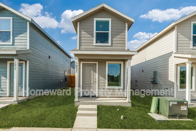 Building Photo - 1037 Bishop Creek Dr