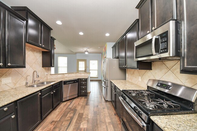 Building Photo - 2406 Aura Ct